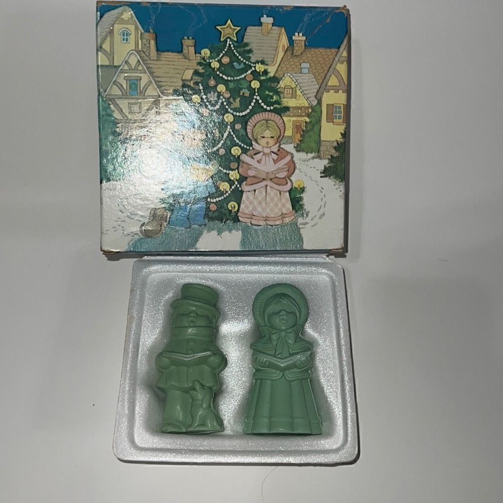 Avon Christmas Carollers Fragranced Soaps Vintage VTG Special Occasion Set of 2